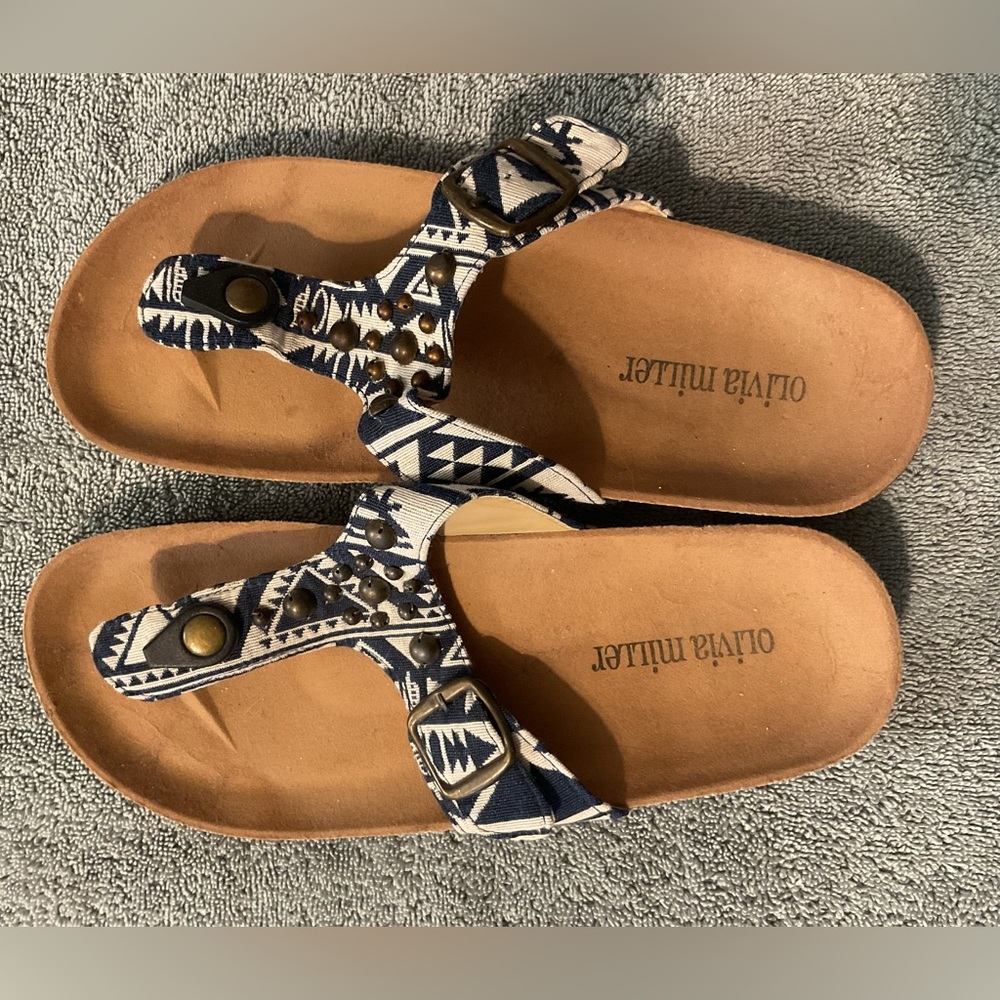 Women’s size 7.5 Olivia Miller sandal! These are cute!